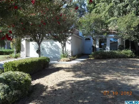 1338 E Dorothea Ave, Visalia, CA 93292 photo 1