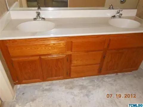 1338 E Dorothea Ave, Visalia, CA 93292 photo 7