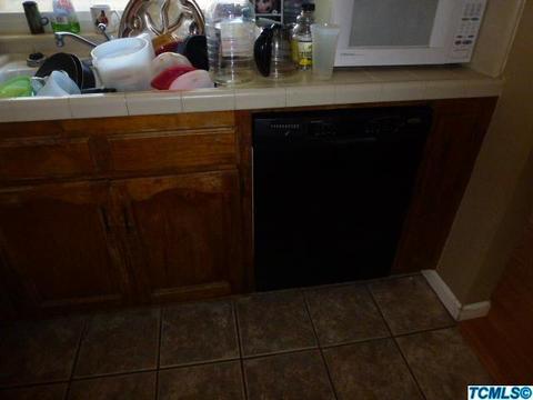 214 E Kennedy Ave, Tulare, CA 93274 photo 10