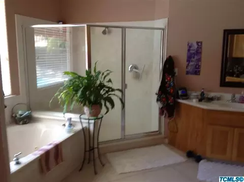 907 E Chestnut Ct, Visalia, CA 93292 photo 8