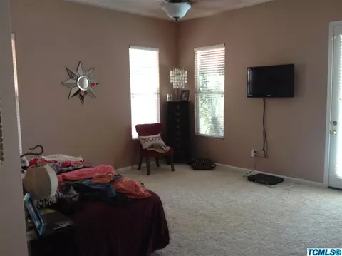 907 E Chestnut Ct, Visalia, CA 93292 photo 10
