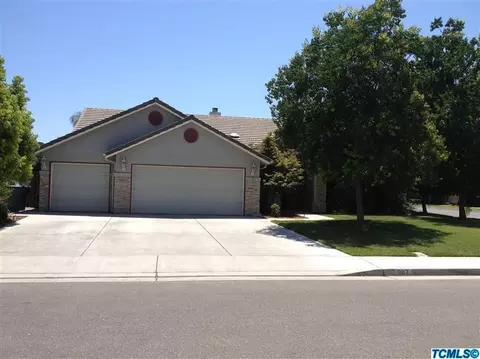 907 E Chestnut Ct, Visalia, CA 93292 photo 2