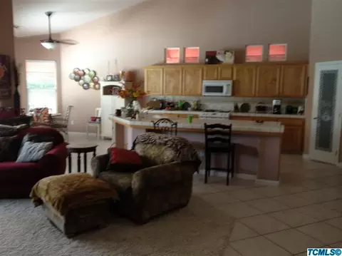 907 E Chestnut Ct, Visalia, CA 93292 photo 3