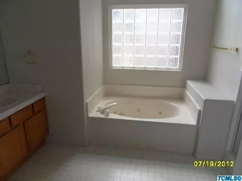 3805 E Howard Ave, Visalia, CA 93292 photo 15