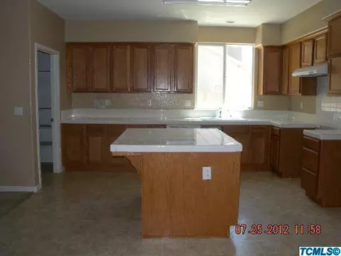 494 E Cambridge Dr, Reedley, CA 93654 photo 5