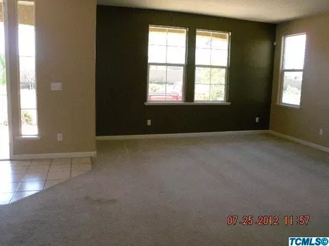 494 E Cambridge Dr, Reedley, CA 93654 photo 2