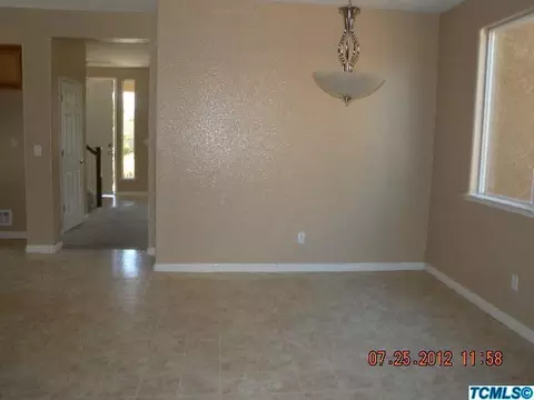 494 E Cambridge Dr, Reedley, CA 93654 photo 3