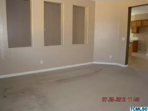 494 E Cambridge Dr, Reedley, CA 93654 photo 4