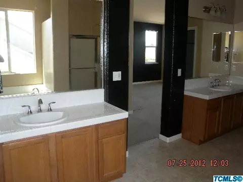 494 E Cambridge Dr, Reedley, CA 93654 photo 12