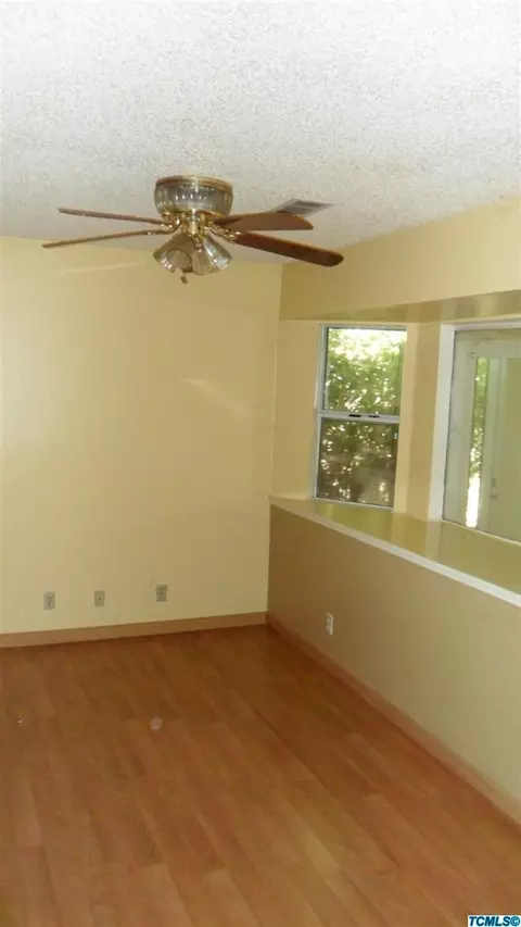 828 Rosewood Ln, Lemoore, CA 93245 photo 8