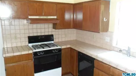 828 Rosewood Ln, Lemoore, CA 93245 photo 7