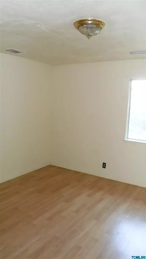 828 Rosewood Ln, Lemoore, CA 93245 photo 5