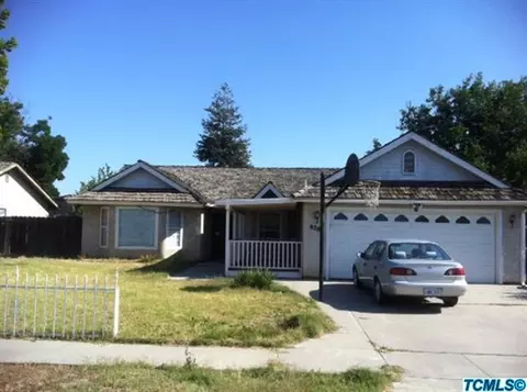 828 Rosewood Ln, Lemoore, CA 93245 photo 1
