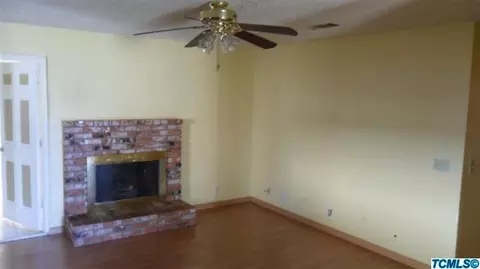 828 Rosewood Ln, Lemoore, CA 93245 photo 3