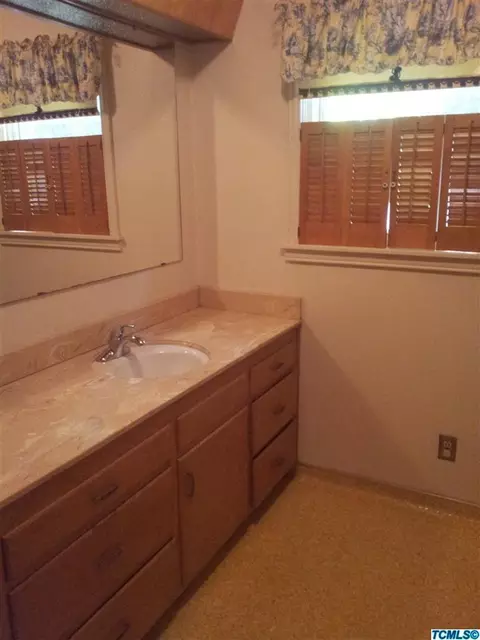 2217 E Houston Ave, Visalia, CA 93292 photo 14
