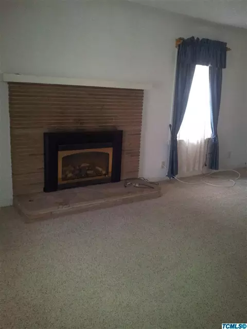 2217 E Houston Ave, Visalia, CA 93292 photo 13