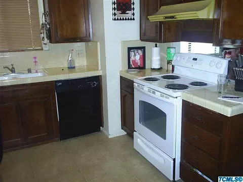 409 E Roosevelt Ave, Tulare, CA 93274 photo 9
