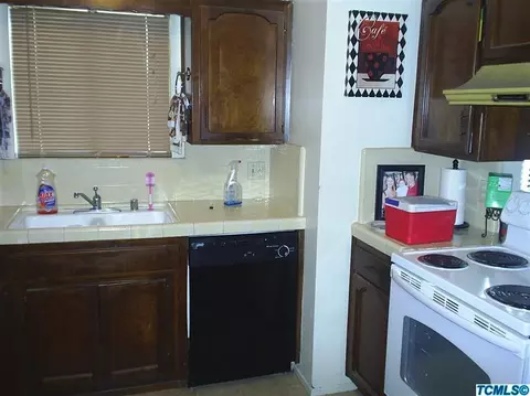 409 E Roosevelt Ave, Tulare, CA 93274 photo 3