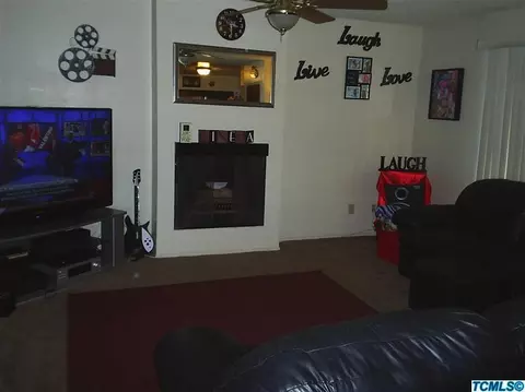 409 E Roosevelt Ave, Tulare, CA 93274 photo 2