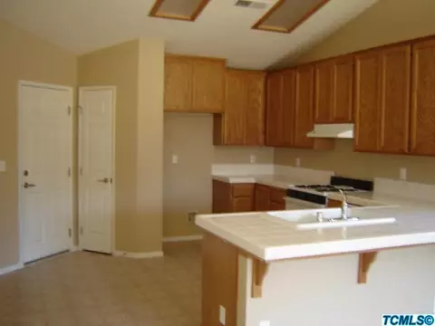 1919 E Roosevelt Ct, Visalia, CA 93292 photo 4