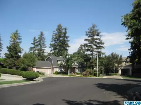400 E Lois Ave, Tulare, CA 93274 photo 3