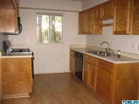 712 Milan Dr, Lemoore, CA 93245 photo 7