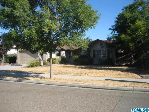 712 Milan Dr, Lemoore, CA 93245 photo 3
