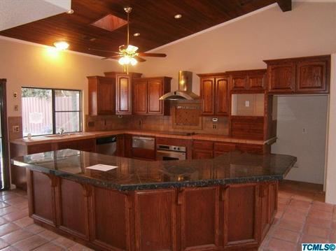 2121 E Iris Ave, Visalia, CA 93292 photo 2