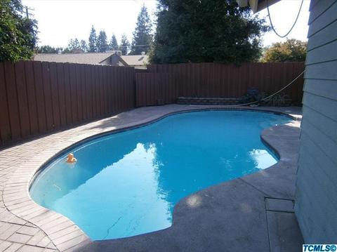 2121 E Iris Ave, Visalia, CA 93292 photo 7