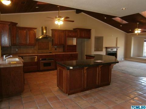 2121 E Iris Ave, Visalia, CA 93292 photo 3
