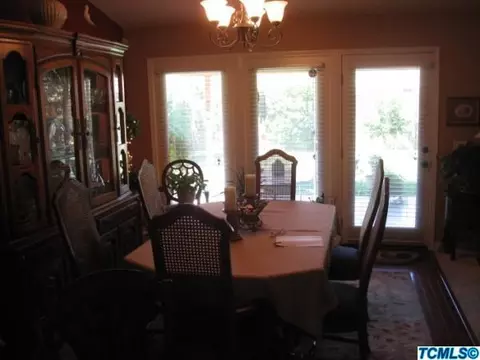 634 E Vine Ct, Visalia, CA 93292 photo 6