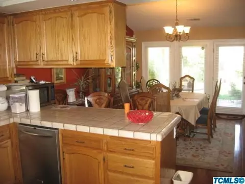 634 E Vine Ct, Visalia, CA 93292 photo 9