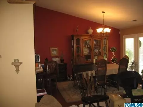 634 E Vine Ct, Visalia, CA 93292 photo 5