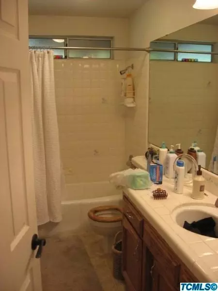 634 E Vine Ct, Visalia, CA 93292 photo 14