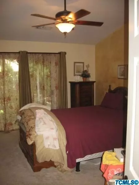 634 E Vine Ct, Visalia, CA 93292 photo 16