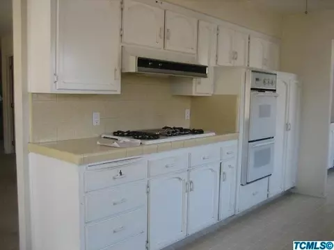 693 E Hazelwood Dr, Lemoore, CA 93245 photo 8