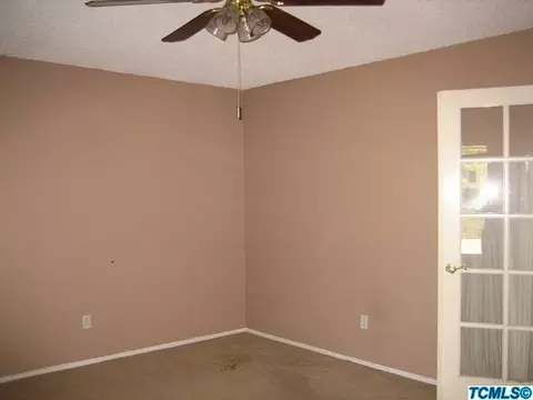 693 E Hazelwood Dr, Lemoore, CA 93245 photo 6