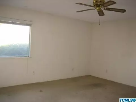 693 E Hazelwood Dr, Lemoore, CA 93245 photo 11