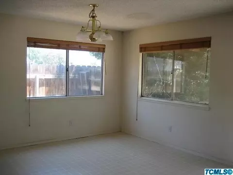 693 E Hazelwood Dr, Lemoore, CA 93245 photo 7