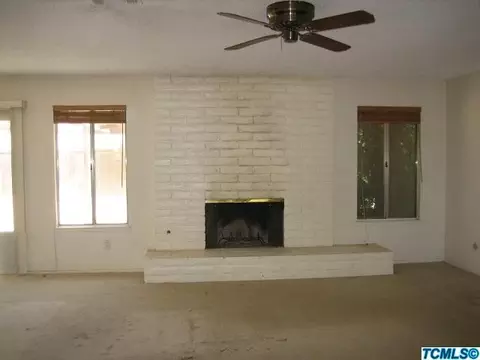 693 E Hazelwood Dr, Lemoore, CA 93245 photo 5