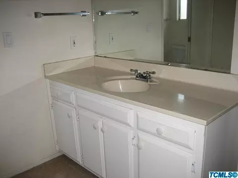 693 E Hazelwood Dr, Lemoore, CA 93245 photo 12