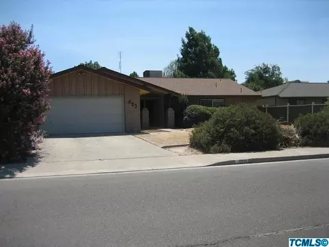 693 E Hazelwood Dr, Lemoore, CA 93245 photo 2