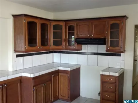 764 E Sonora Ave, Tulare, CA 93274 photo 2
