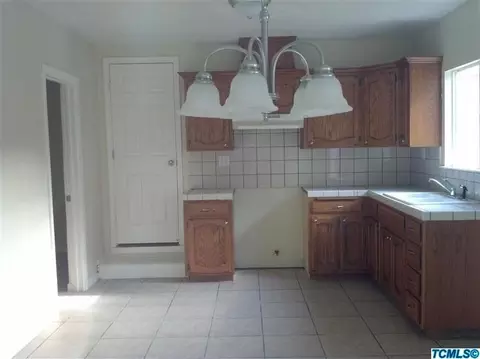 764 E Sonora Ave, Tulare, CA 93274 photo 4