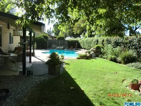 3940 E Iris Ct, Visalia, CA 93292 photo 3