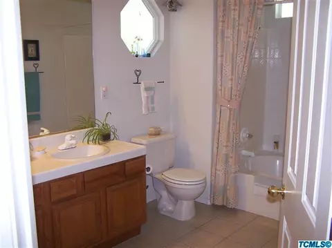 3940 E Iris Ct, Visalia, CA 93292 photo 21