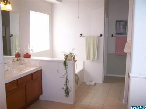 3940 E Iris Ct, Visalia, CA 93292 photo 25