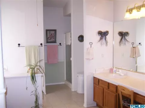 3940 E Iris Ct, Visalia, CA 93292 photo 26
