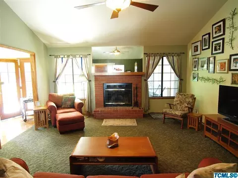 807 N B St, Exeter, CA 93221 photo 3