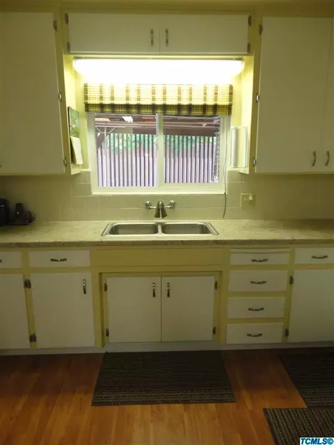 529 W Firebaugh Ave, Exeter, CA 93221 photo 8